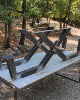 Pieds en X – Bancs intégrés