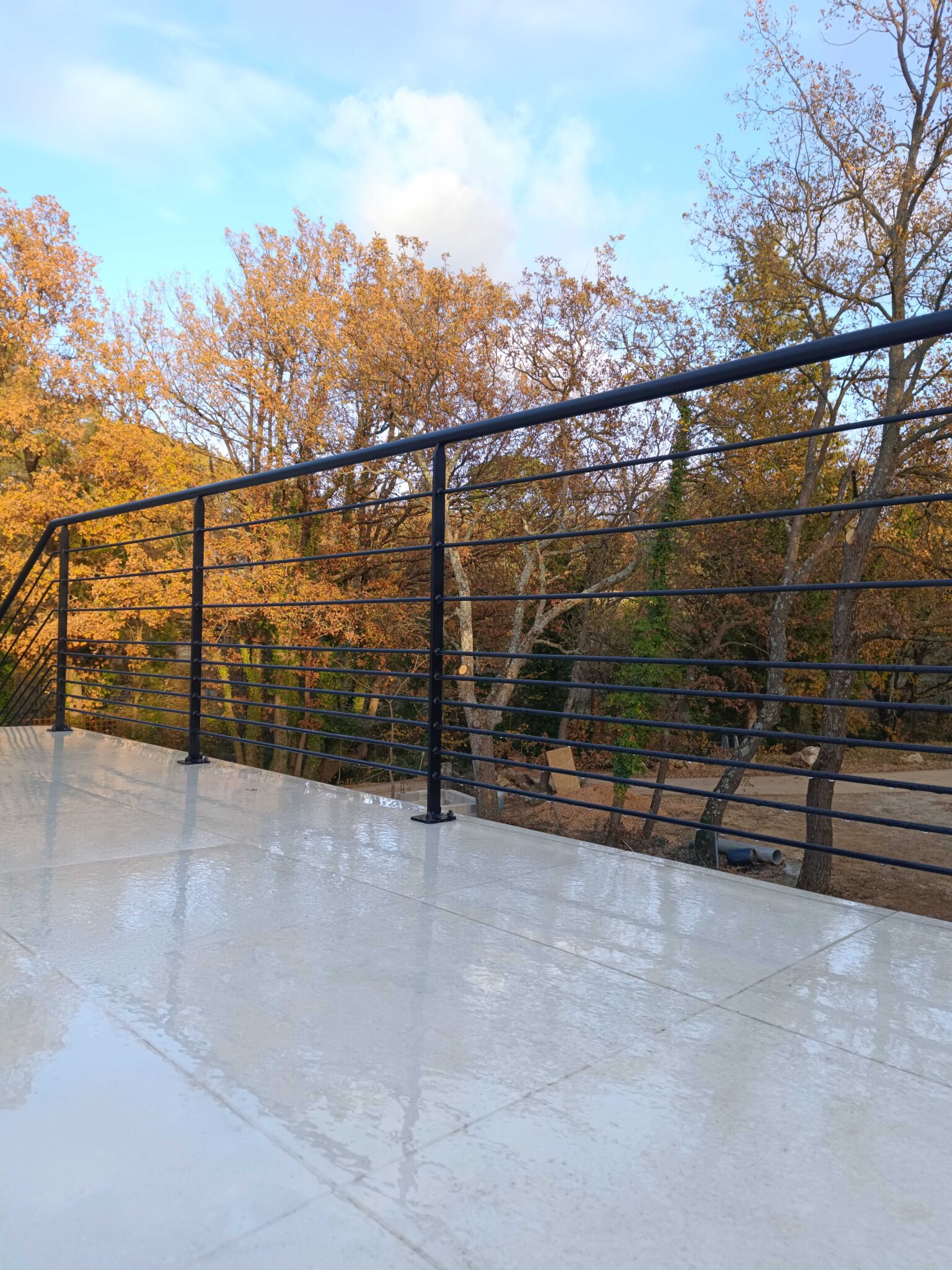 Garde-corps en fer avec barres horizontales – protection de terrasse en hauteur