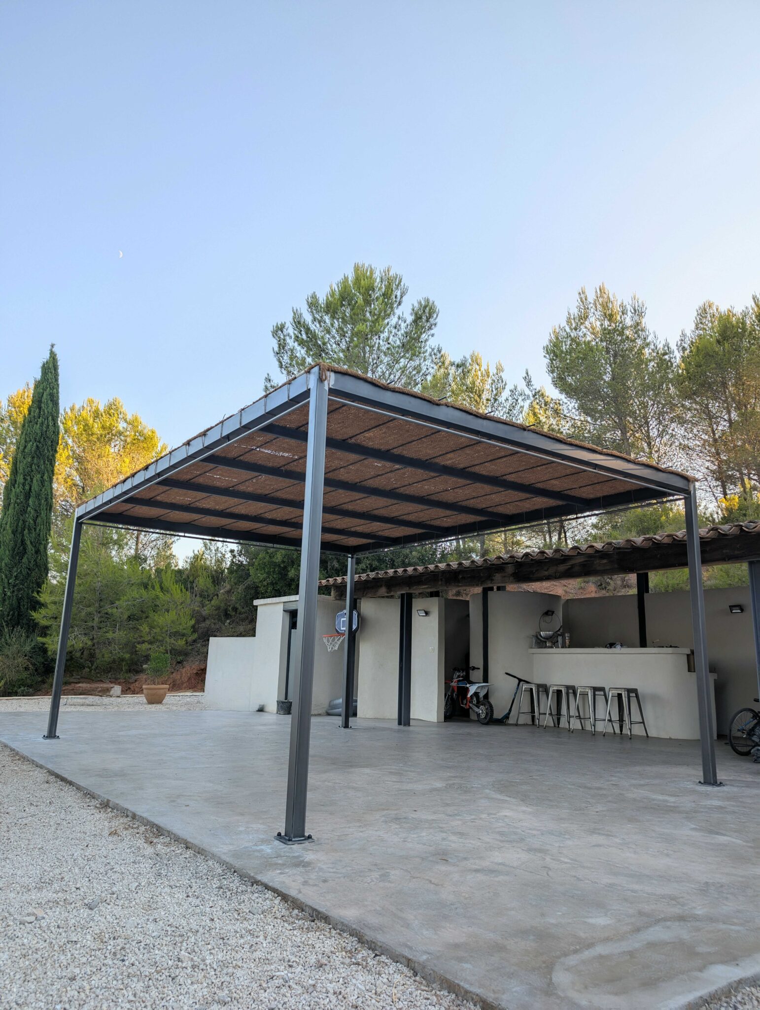 Pergola acier 6x4m autoportée avec toile coco et vernis antirouille