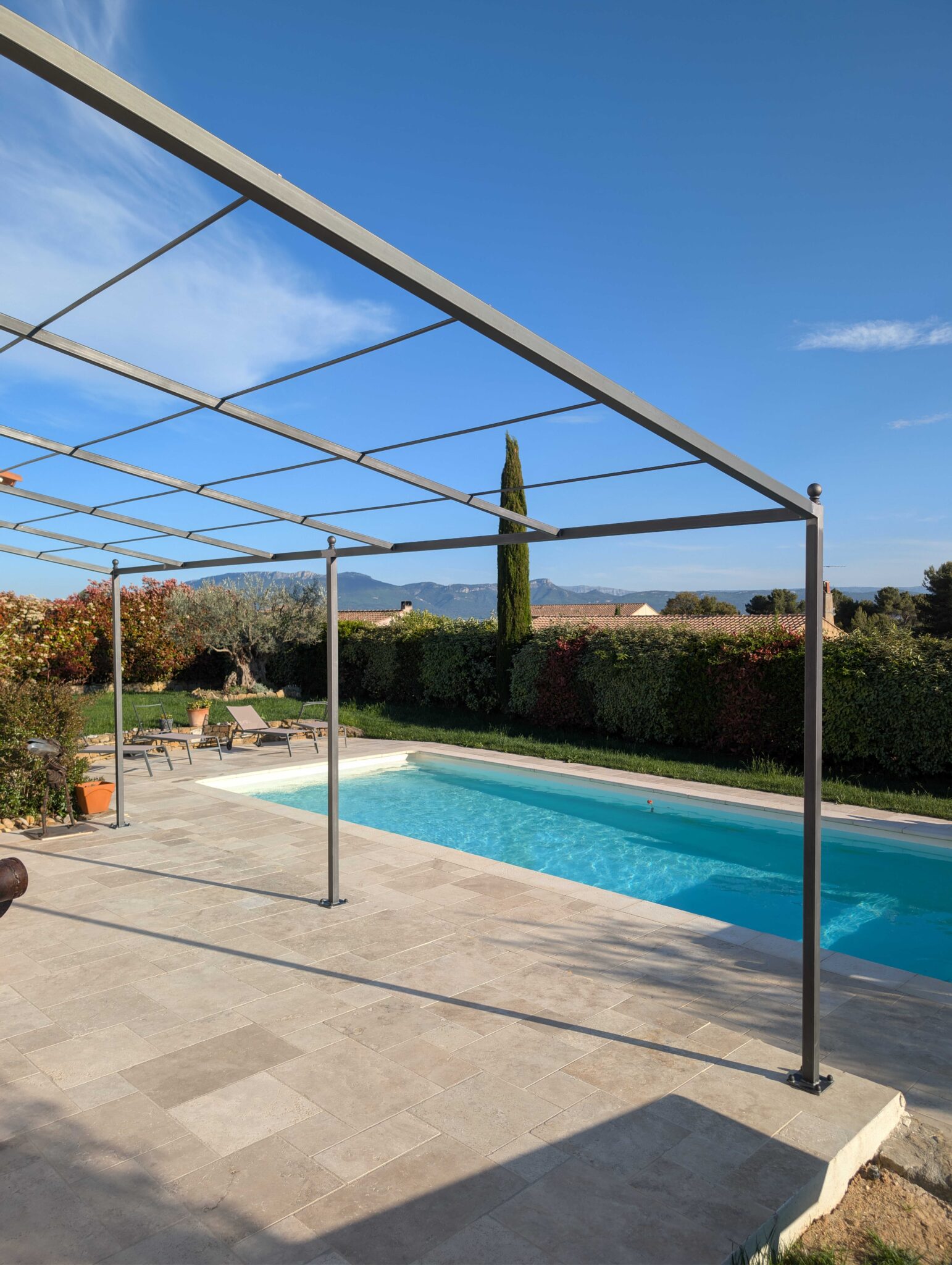Pergola en fer forgé sur mesure avec pente à Puyloubier (13114)